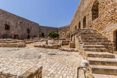 Yunanistan 'ın Peloponnese yarımadasındaki ortaçağ kalesi