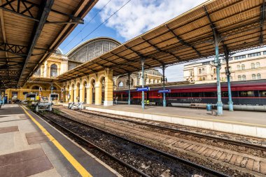 BUDAPEST, HUNGARY - 2 Ekim 2021: Budapeşte, Macaristan 'daki Keleti tren istasyonunun görüntüsü