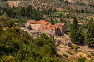 Yunanistan 'ın Mora yarımadasındaki Mystras kentindeki Metropolitan Saint Demetrius Kilisesi' nin hava manzarası