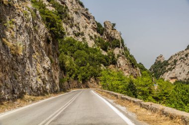 Langada yakınlarındaki 82. Yol Peloponese yarımadası, Yunanistan
