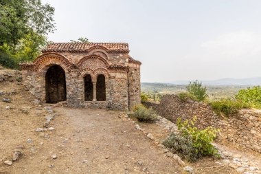 Yunanistan 'ın Moreloponnese yarımadasındaki Mystras harabelerinde Aziz George Şapeli