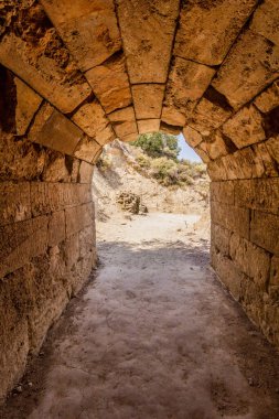 Yunanistan 'ın Mora yarımadasındaki antik Nemea Stadyumu' na giden tünel