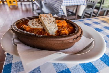 Sırbistan 'da yemek - Muckalica, ızgara et ve sebzeden yapılmış güveç.