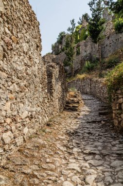 Yunanistan 'ın Mora yarımadasındaki Mystras' ta dik yol, .
