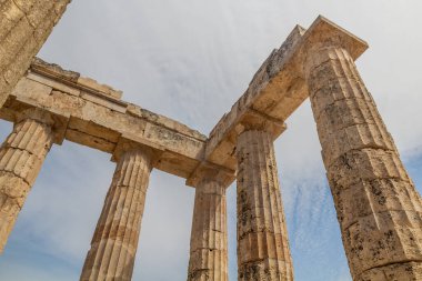 Yunanistan 'ın Mora yarımadasındaki antik Nemea' daki Zeus Tapınağı harabeleri