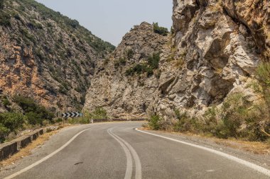Yunanistan 'ın Mora yarımadasındaki Taygetus dağlarında 82. Yol