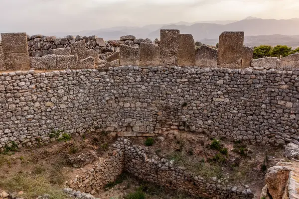 Yunanistan 'ın Peloponnese yarımadasındaki Mycenae Kalesinde Mezar Çemberi A