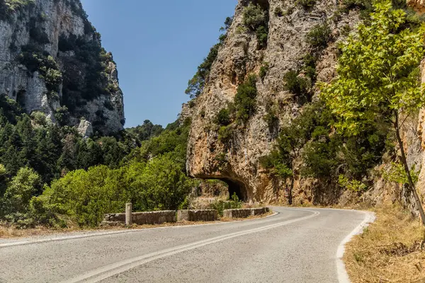 Yunanistan 'ın Mora yarımadasındaki Taygetus dağlarında 82. Yol