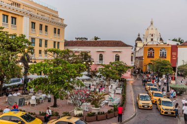 CARTAGENA, COLOMBIA - 4 Mart 2023: Eski Cartagena de Indias, Kolombiya 'daki Santa Teresa Meydanı