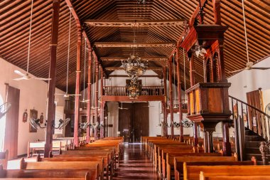 MOMPOX, COLOMBIA - 3 Mart 2023: Santa Cruz de Mompox, Kolombiya 'daki San Agustin Kilisesi