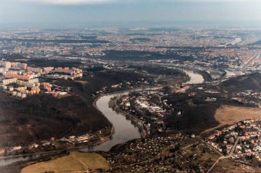 Prag, Çek Cumhuriyeti 'ndeki Vltava nehrinin havadan görünüşü.