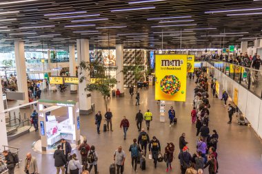 AMSTERDAM, NETHERLANDS - 7 Mart 2023: Amsterdam Havalimanı Schiphol, Hollanda