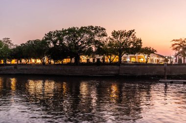 Santa Cruz de Mompox nehir kenarı, Kolombiya akşam manzarası