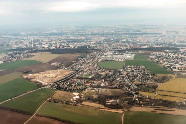 Prag, Çek havacılık manzarası. Önde Dolni Chabry,