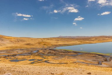 Peru 'daki Laguna Sacacane Gölü