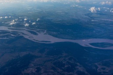 La Urbana kasabası, Venezuela ile Orinoco nehrinin hava manzarası