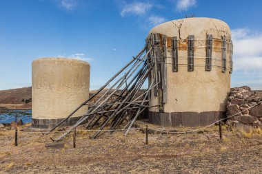 Peru 'daki Sillustani cenaze kuleleri