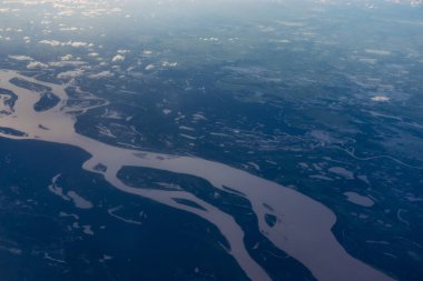 Venezuela 'daki Orinoco nehrinin havadan görünüşü