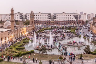 ERBIL, IRAQ - 9 Ekim 2022: Erbil 'deki Bakhi Shar (Şehir Parkı)' nın havadan görünüşü, Irak Kürdistan Bölgesi