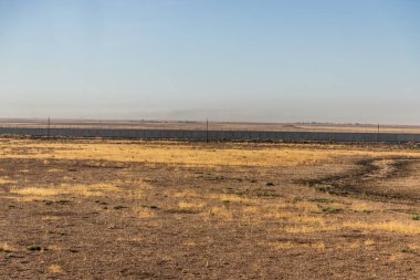 Türkiye ile Suriye arasındaki sınır duvarı