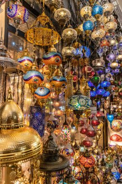 Türkiye 'nin İstanbul kentindeki Kapali Carsi' de satılık fenerler
