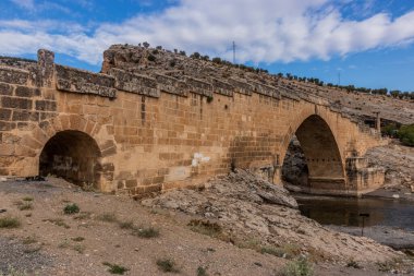 Türkiye 'de Antik Severan (Cendere) Roma Köprüsü