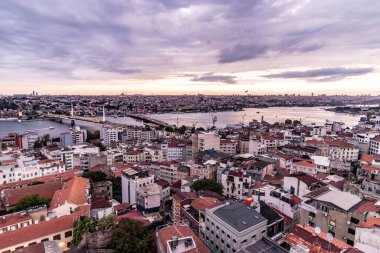 İstanbul, Türkiye 'de Haliç' in günbatımı hava manzarası