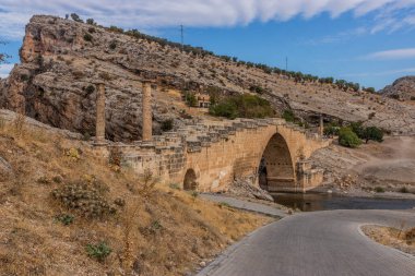 Türkiye 'de Severan (Cendere) Roma Köprüsü manzarası