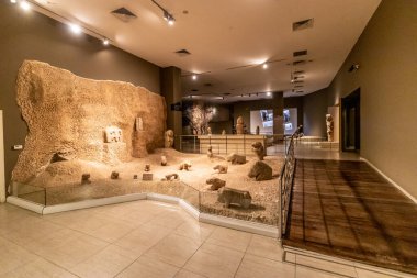 SANLIURFA, TURKEY - 22 Eylül 2022: Şanlıurfa Arkeoloji Müzesi Sergisi, Türkiye