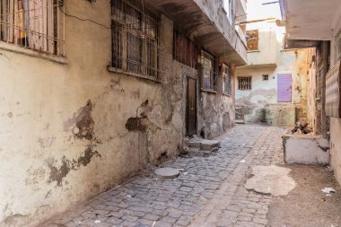Diyarbakır 'ın eski ilçesinde dar bir sokak, Türkiye