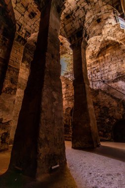 Türkiye 'nin Mardin ilinin Dara köyündeki antik yeraltı sarnıcı