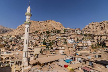 Irak 'ın Kürdistan bölgesindeki Büyük Camii ile Akre kentinin hava manzarası