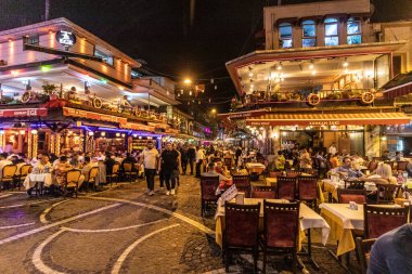 İSTANBUL, TURKEY - 17 Eylül 2022: İstanbul, Türkiye 'de Kumkapi' deki Restoranlar