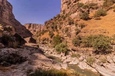 Irak Kürdistan Bölgesi 'nde derin Rawandiz (ayrıca Rawanduz) nehir kanyonu