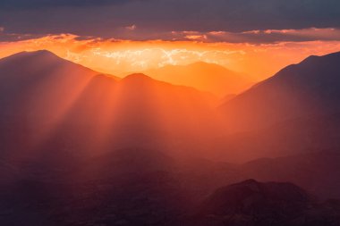 Türkiye 'nin Nemrut Dağı zirvesinden gün batımının görüntüsü