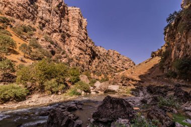 Irak Kürdistan Bölgesi 'nde derin Rawandiz (ayrıca Rawanduz) nehir vadisi
