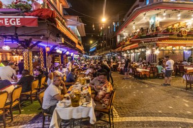 İSTANBUL, TURKEY - 17 Eylül 2022: İstanbul, Türkiye 'de Kumkapi' deki Restoranlar