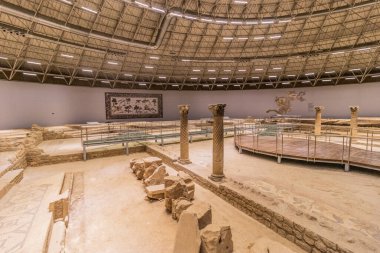 SANLIURFA, TURKEY - 22 Eylül 2022: Şanlıurfa, Türkiye 'deki Haleplibahce Mozaik Müzesi