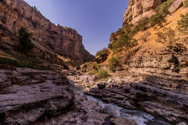 Irak Kürdistan Bölgesi 'nde derin Rawandiz (ayrıca Rawanduz) nehir vadisi