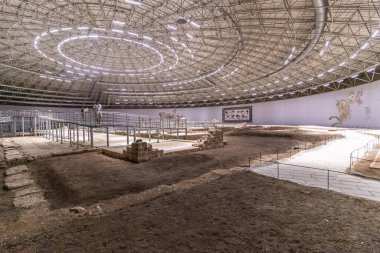 SANLIURFA, TURKEY - 22 Eylül 2022: Şanlıurfa, Türkiye 'deki Haleplibahce Mozaik Müzesi