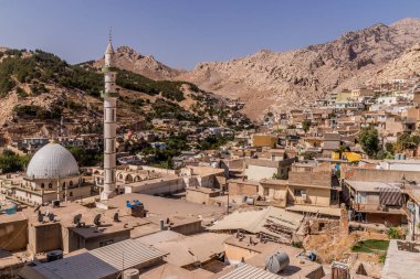 Irak 'ın Kürdistan bölgesindeki Büyük Camii ile Akre kentinin hava manzarası