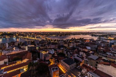 İstanbul 'un akşam manzarası Türkiye' de yükselişte