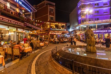 İSTANBUL, TURKEY - 17 Eylül 2022: İstanbul, Türkiye 'de Kumkapi' deki Restoranlar