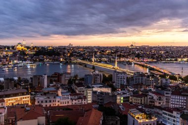 İstanbul 'un akşam manzarası Türkiye' de yükselişte