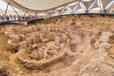 GOBEKLI TEPE, TURKEY - 22 Eylül 2022: Göbekli Tepe arkeoloji sahasının kalıntıları, Türkiye
