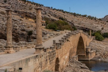 Türkiye 'de Severan (Cendere) Roma Köprüsü manzarası