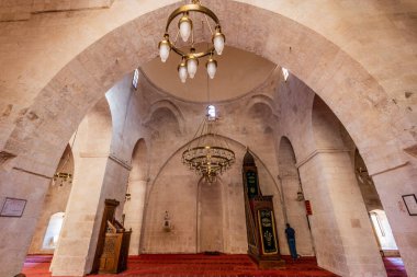 MARDIN, TURKEY - 26 Eylül 2022: Mardin, Türkiye 'deki Ulu Cami' nin Dua Salonu