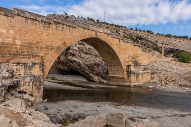 Türkiye 'de Severan (Cendere) Roma Köprüsü manzarası