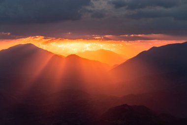 Türkiye 'nin Nemrut Dağı zirvesinden gün batımının görüntüsü