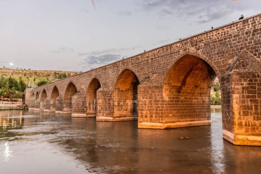 Diyarbakır, Türkiye yakınlarındaki Dicle Köprüsü